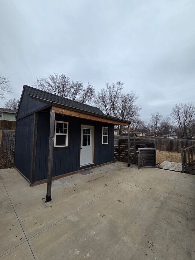 215 Knoll Dr