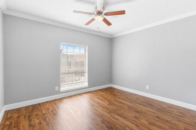 Photo - 14814 Perthshire Rd Unidad 147