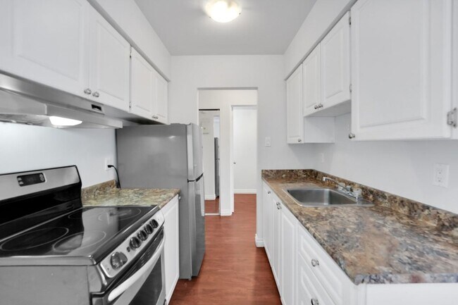 Photo - Colonial House Apartments