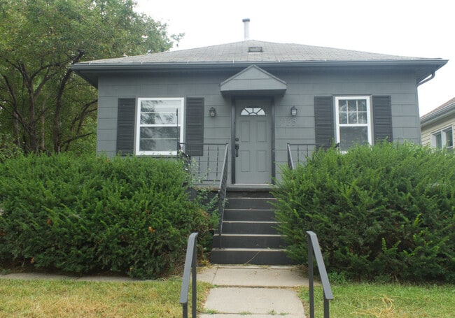 Building Photo - 1135 New Hampshire St Rental