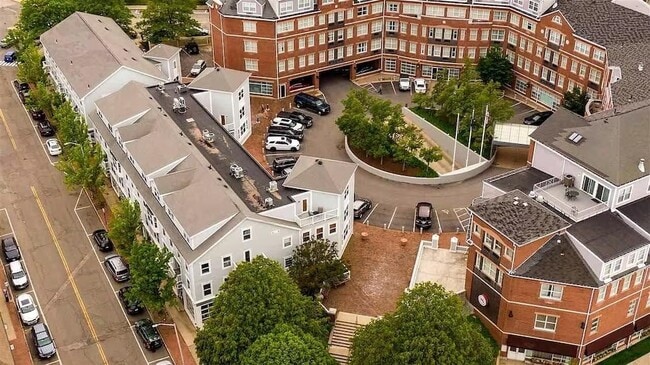 Building Photo - 33 Deer St Unit 507