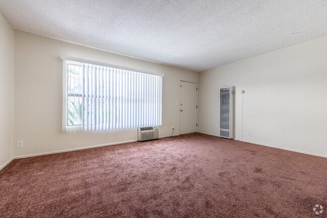 1BR, 1BA - 700SF - Living Room