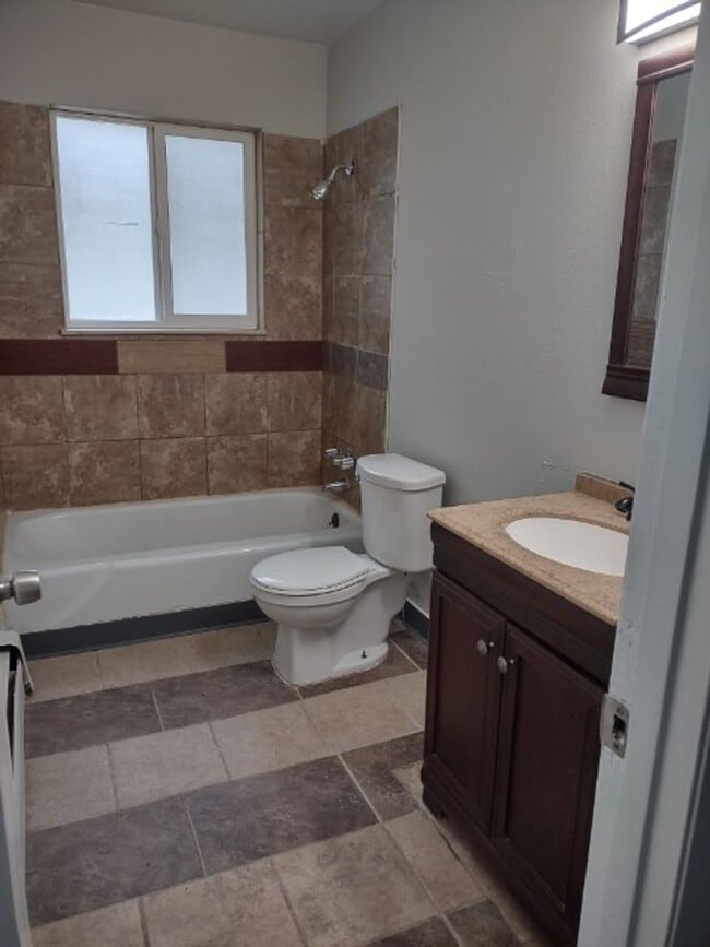 Photo - 340 Gahart Dr Unit 2