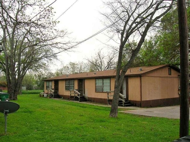 Photo - 205 E Elm St House