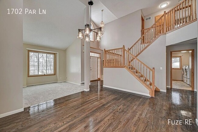 Photo - 1702 Par Ln