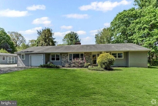 Building Photo - 128 Elkdale Rd Rental