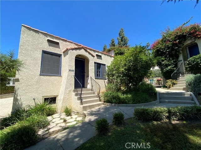 Building Photo - 1714 Gillette Crescent Unit A