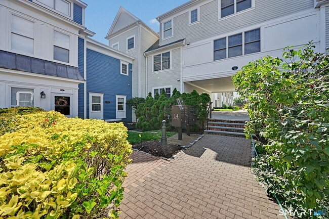 Building Photo - 14 Haviland St Unit A4