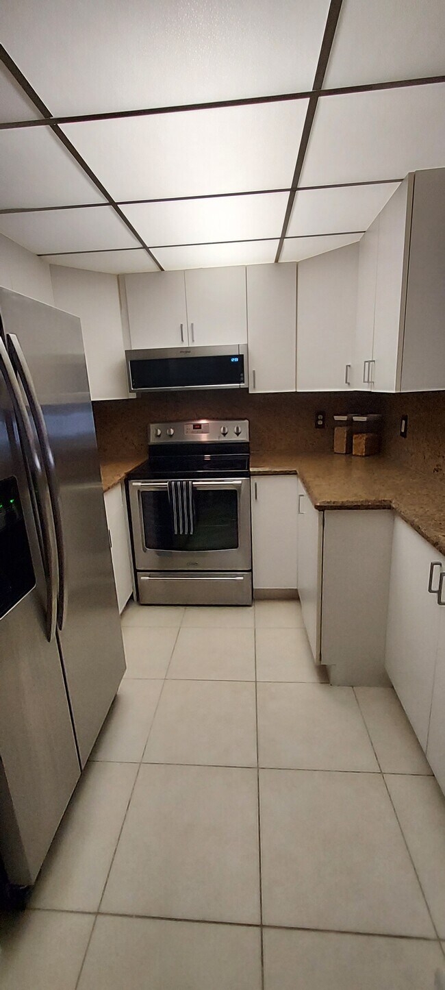 Photo - 484 Fanshaw L Unit 484 Fanshaw L