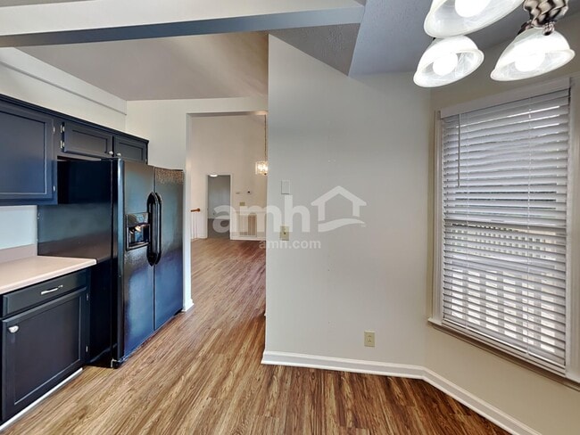 Photo - 307 Briarwood Ln