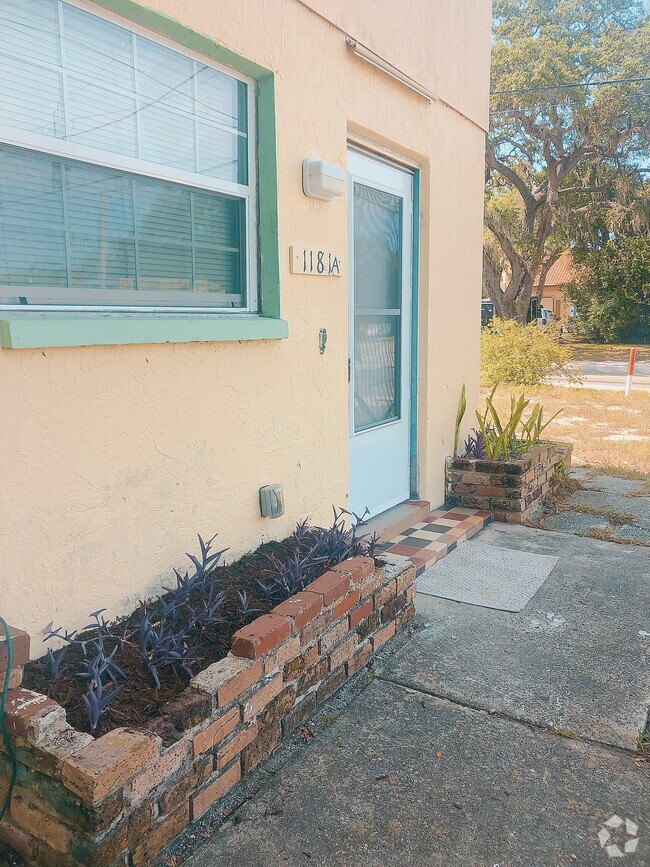 Building Photo - 1181 Sunset Point Rd Unit Apt A