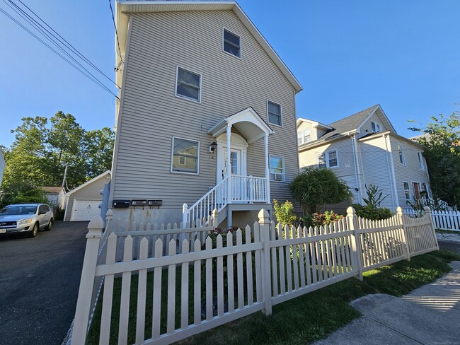 Building Photo - 59 Harbor St Unit 2 Rental