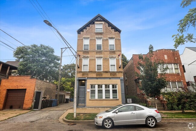 Building Photo - 2246 W Belden Ave Unit 3F Rental