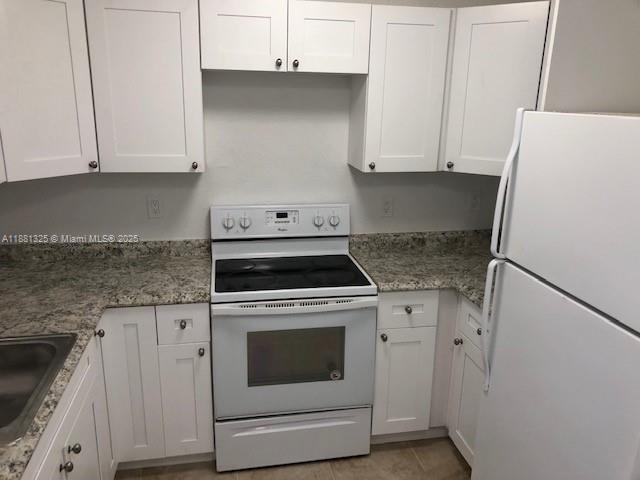 Photo - 1063 SW 2nd St Unit 4