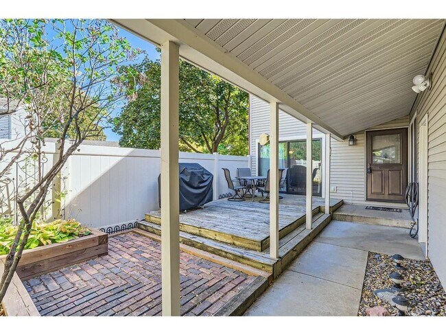 Photo - 3370 Cloman Way