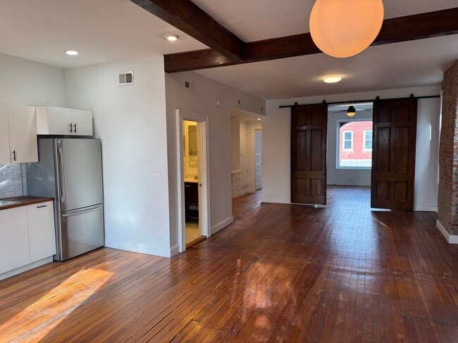 Building Photo - 3020 Cherokee St Unit 3020-2F Cherokee