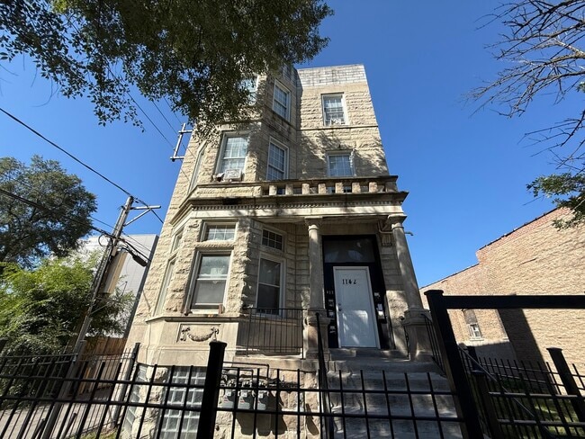 Building Photo - 1142 S Francisco Ave Unit 1R Rental