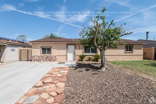 Building Photo - 2204 E Beverly Ln Rental