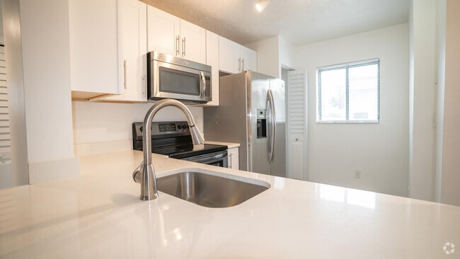 Building Photo - 136 NW 60th Ave Unit 7-2 Rental