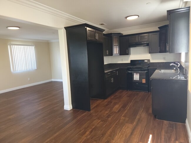 Photo - 1719 W 39th Pl