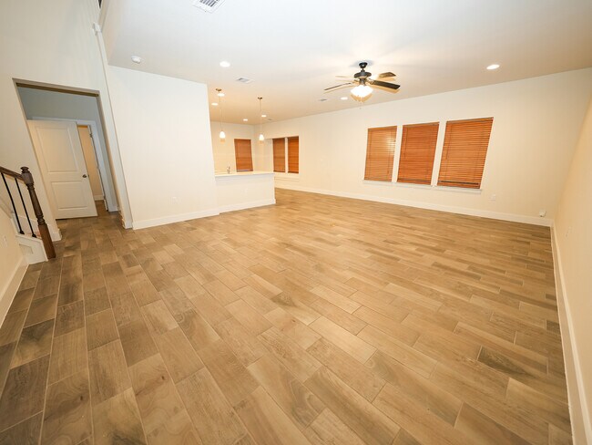 10613 Harwood Overlook Cove