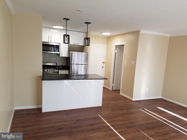 Photo - 950 25th St NW Unit 1029-N