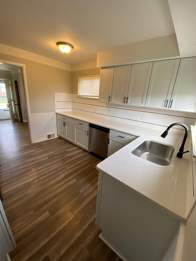 Photo - 18040 Marquette St