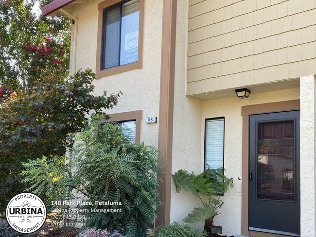 Building Photo - Beautiful & Perfectly Manicured Park Place... Rental