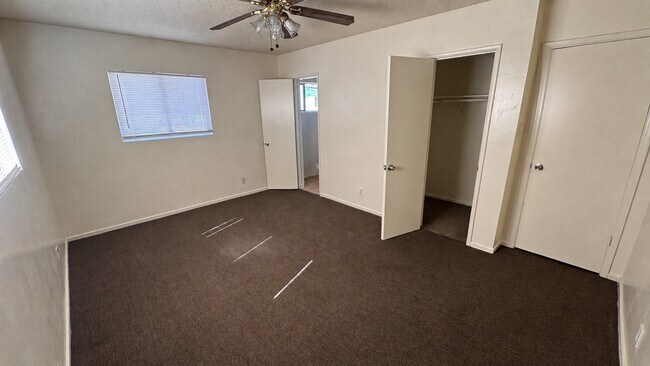 1433 W 84th Pl