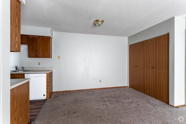 1BR, 1BA - 600SF