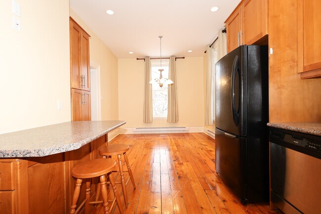 Photo - 170 John St N Unit 3 bedroom apartment