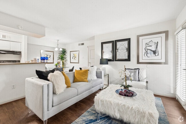 B2C 2BR, 2BA - 835SF - Living Room