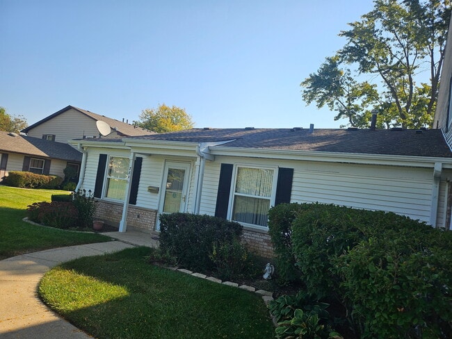 Building Photo - 784 Gloucester Dr Unit 784 Gloucester Dr