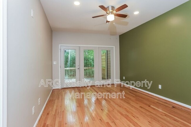 Photo - 840 Smith St SW