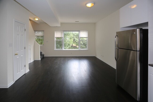 Photo - 2438 N Ashland Ave Unit 2