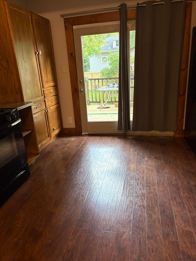 Patio door off kitchen - 18321 Morris Ave Unit 100