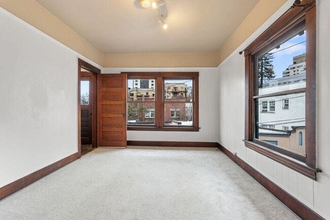 Photo - 1 Bedroom close to SW! Pets Ok! Walking distance to Providence Park!