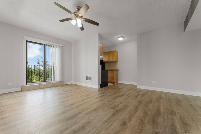 Photo - 4520 N Clarendon Ave Unit 401