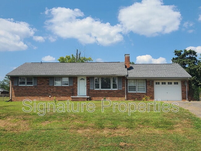 Building Photo - 204 Mt Pleasant Blvd Rental
