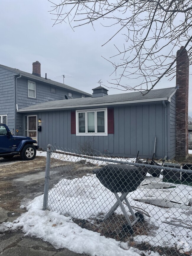 Building Photo - 34 Bursley Rd Unit Rear Rental