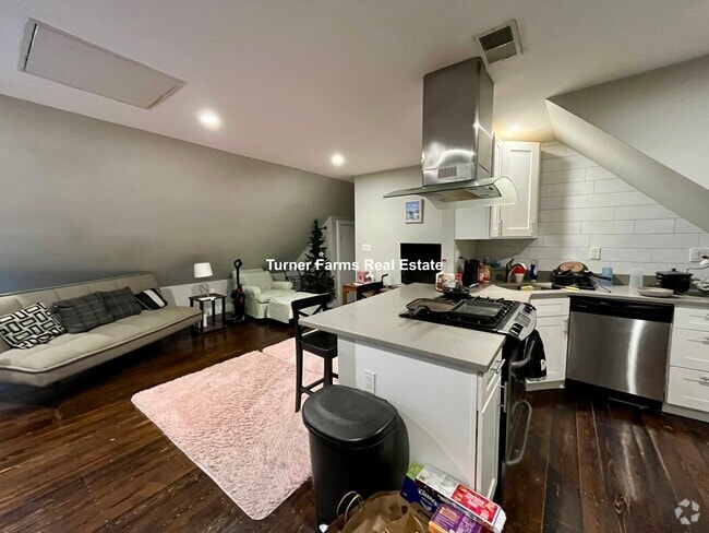 Building Photo - 19 Dorset St Unit 3 Rental