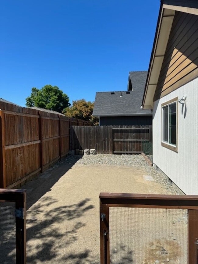 Photo - NEW TO MARKET/ 3 BEDROOM HOUSE ON QUIET DEAD END STREET