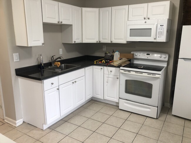Building Photo - 203 DeKalb St Unit 2