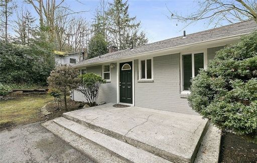Building Photo - Modern Remodeled 2BR Duplex with Garage in Prime Shoreline Location Unit A