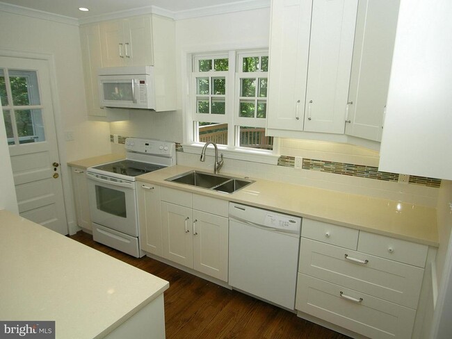 Building Photo - 6625 31st St NW Rental