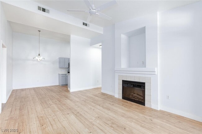 Photo - 2305 W Horizon Ridge Pkwy Unidad 1822