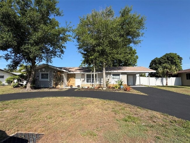 Building Photo - 4093 Drance St