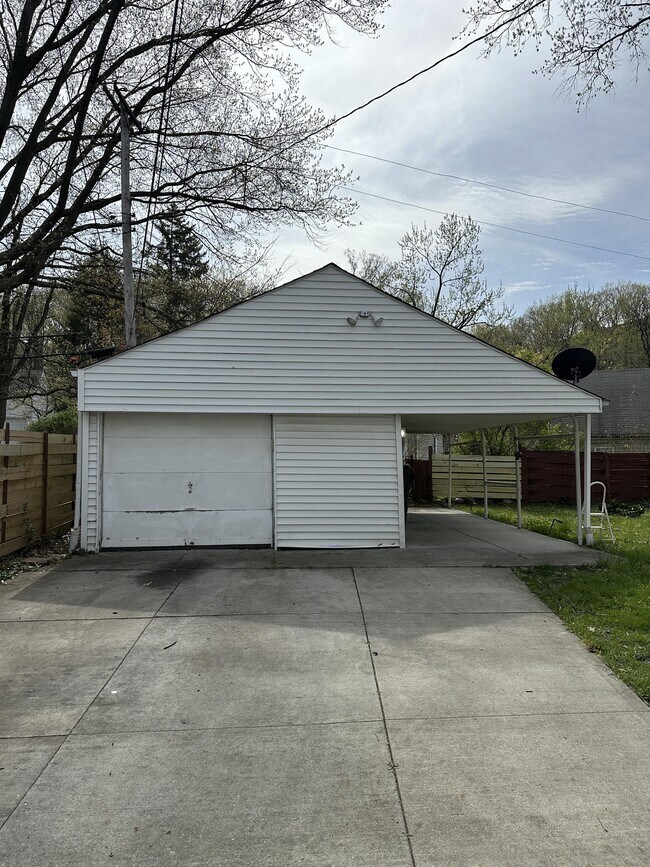 Photo - 18970 Genesee Ave