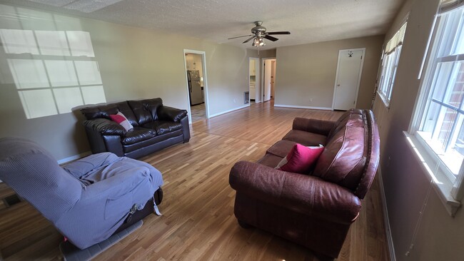 Photo - 5004 Holmes Ave NW