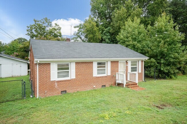 Move In Ready Three Bedroom Home! - Move In Ready Three Bedroom Home!